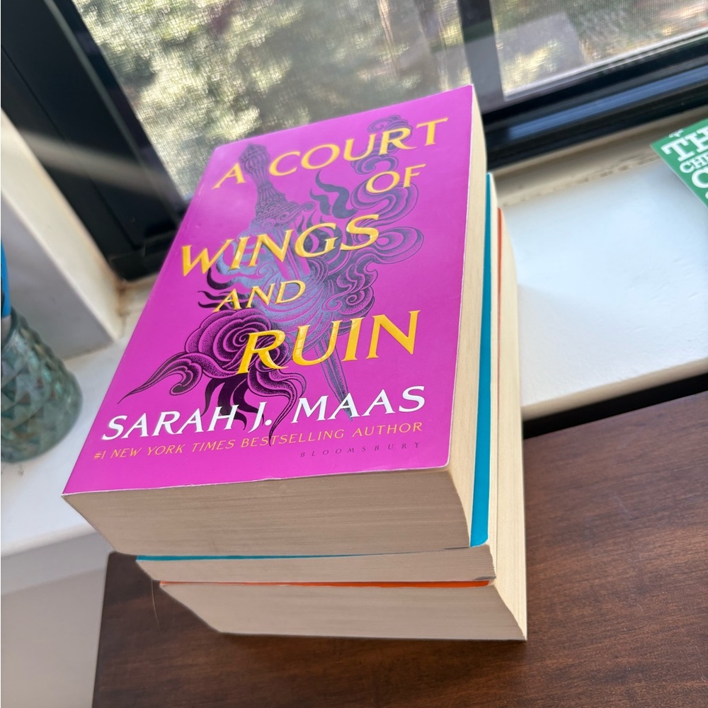A Court of Thorns and Roses Series Book Set - Picture 2 of 2